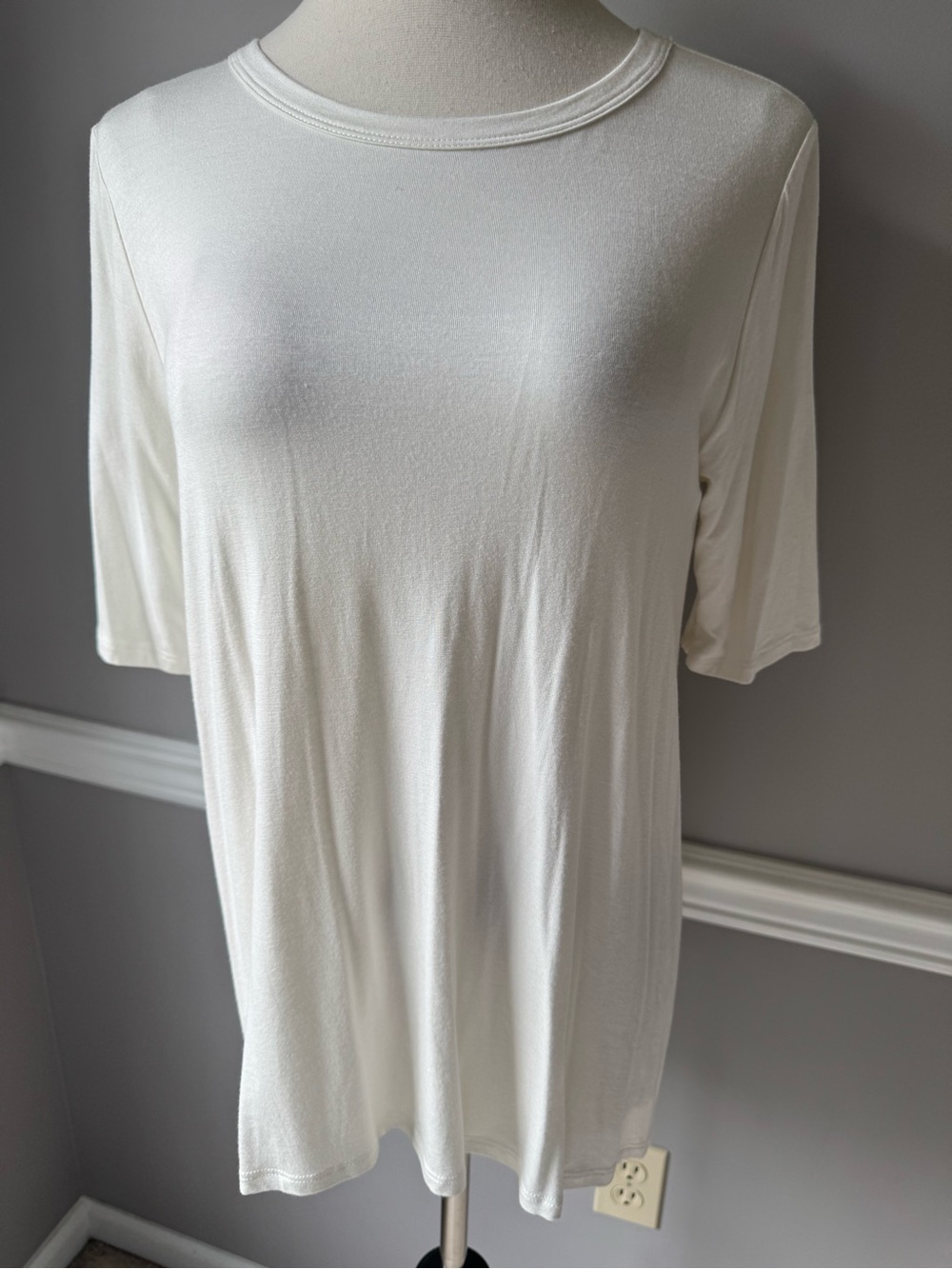 Kim & Cami Cream Short-Sleeve Crewneck Tee